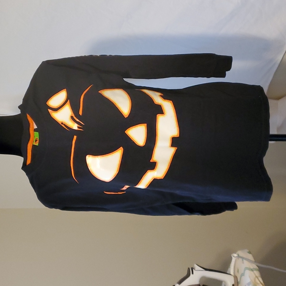 Long sleeve glow in the dark, Halloween pumpkin tee shirt,size XL 16/18. unisex.